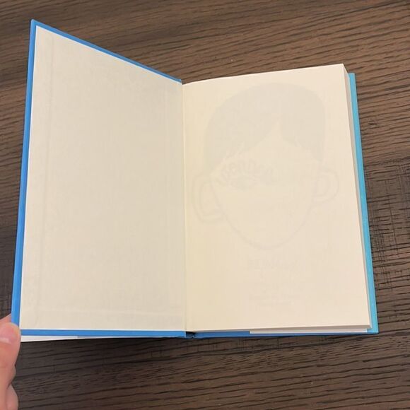 WONDER by RJ Palacio Hardcover Book - Picture 5 of 6